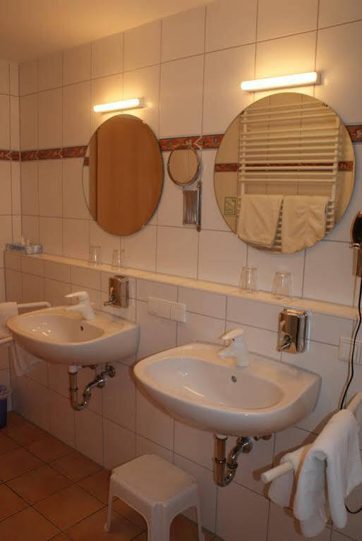Autenrieder Brauereigasthof Ichenhausen Kültér fotó